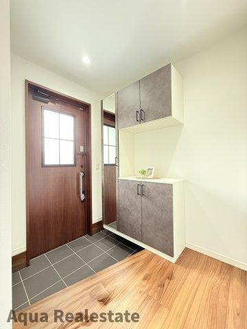 高松市円座町の新築一戸建の玄関|毎日通る玄関はこちらです