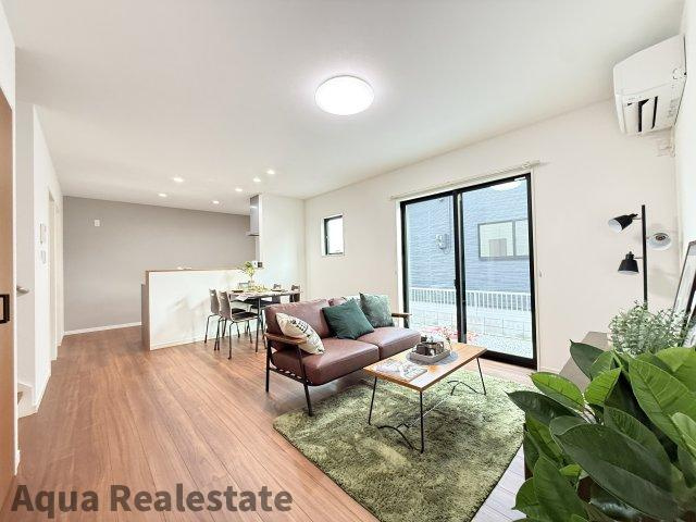 高松市円座町の新築一戸建の居間・リビング|ゆったり過ごせるリビングです