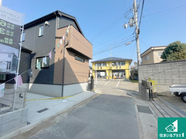 久世郡久御山町佐山双置　第24-1期　新築一戸建ての前面道路含む現地写真|周辺は閑静な住宅街！前面道路広々で車の出し入れも便利です。駐車が苦手な方でも安心して車庫入れできます！
