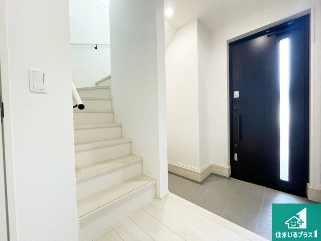 久世郡久御山町佐山双置　第24-1期　新築一戸建ての玄関|シューズボックスにはたくさんの靴が収納できるので玄関周りはいつもスッキリ！ご家族が増えても安心！