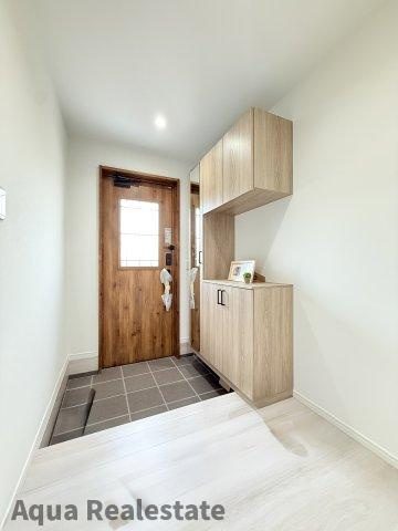 高松市円座町の新築一戸建の玄関|シンプルで使いやすい玄関です