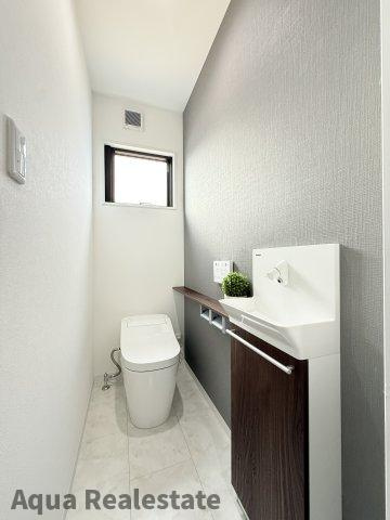 高松市円座町の新築一戸建のトイレ|ゆったりとした空間のトイレです