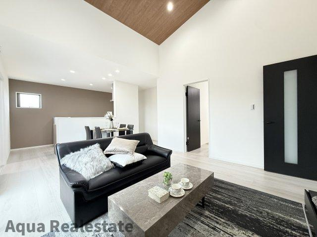 高松市円座町の新築一戸建の居間・リビング