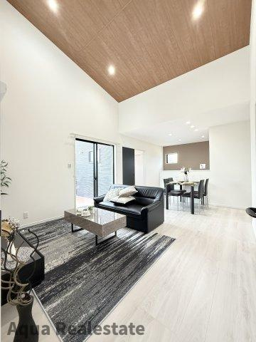 高松市円座町の新築一戸建の居間・リビング