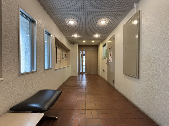 護国寺ロイアルハイツのエントランス