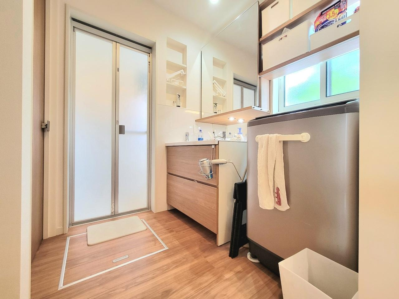 高知市高須3丁目　中古戸建ての洗面所