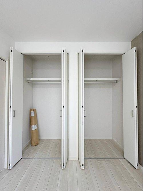 井口4丁目 【残り3邸】の収納|(2号棟)全居室収納☆
6帖の主寝室はたくさん収納できる2つのクローゼットです♪