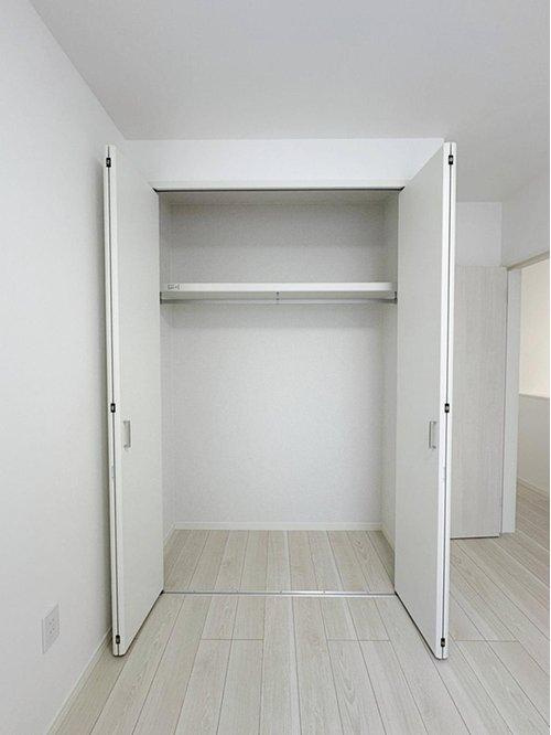 井口4丁目 【残り3邸】の収納|(2号棟)全居室収納☆
5.1帖洋室のクローゼットです♪