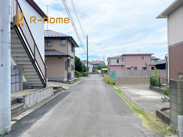 牛久市田宮町26期　新築戸建て　1号棟の前面道路含む現地写真|『今から見たい！』大歓迎です♪
お気軽にＲ－ｈomeまでお問い合わせください。