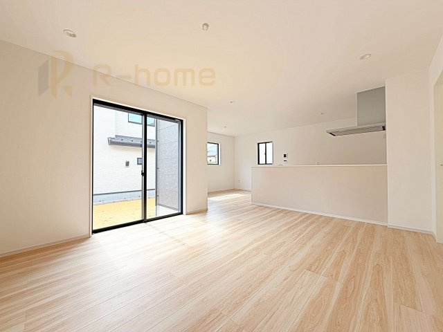 牛久市田宮町26期　新築戸建て　1号棟の居間・リビング|広々としたLDK♪充分な広さがあり、ご家族でインテリアのレイアウトを考えるのも楽しみですね！