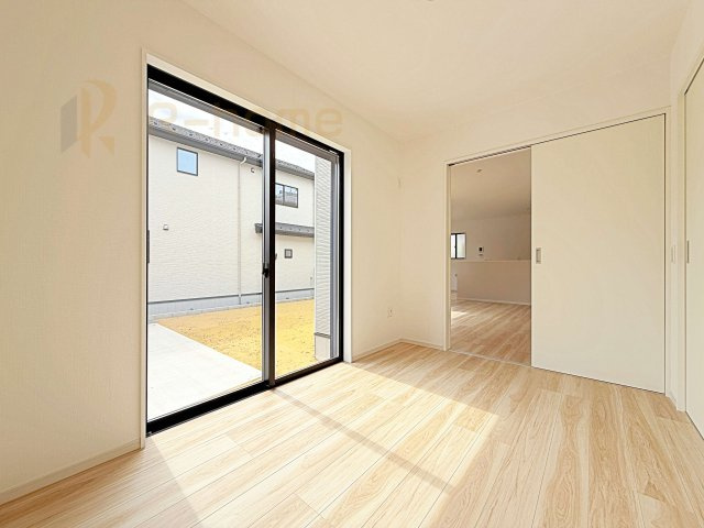 牛久市田宮町26期　新築戸建て　1号棟の和室|1階洋室はゲストルーム、キッズスペースとしても利用可能♪
開放してリビングと繋げればゆとりの大空間！