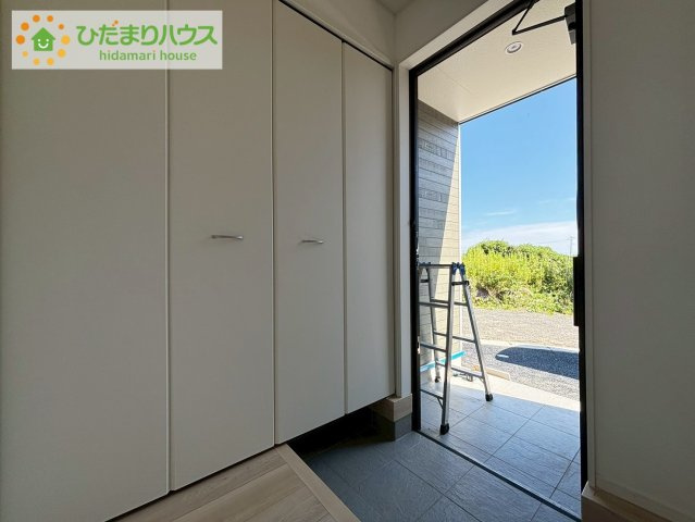 北茨城市中郷町粟野第1　新築戸建　2号棟の玄関|使い勝手の良い大きなシューズボックス☆乱雑になりがちな玄関をスッキリ見せてくれます！