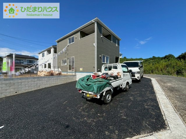 北茨城市中郷町粟野第1　新築戸建　2号棟の駐車場|ゆったりとしたカースペースで、ファミリーカーや軽自動車もラクラク駐車出来ますね♪