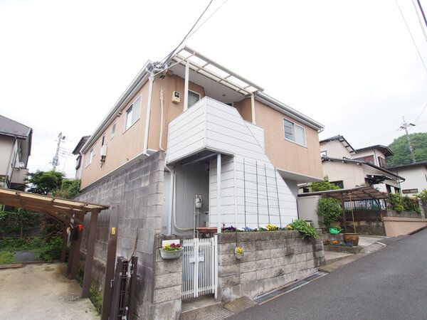 八王子市長沼町のアパートの外観