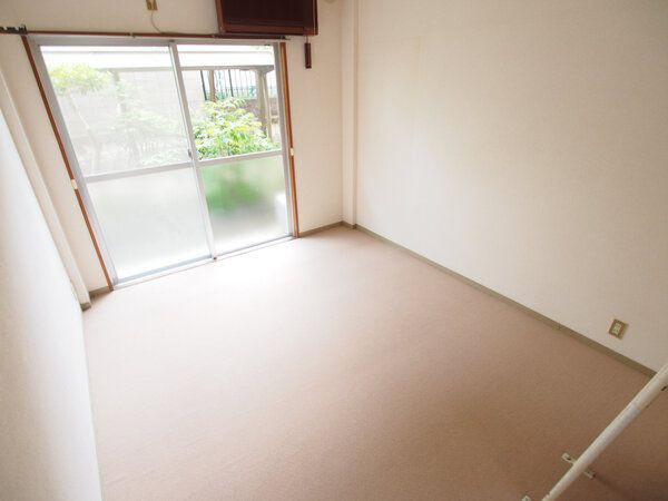 八王子市長沼町のアパートの居間・リビング
