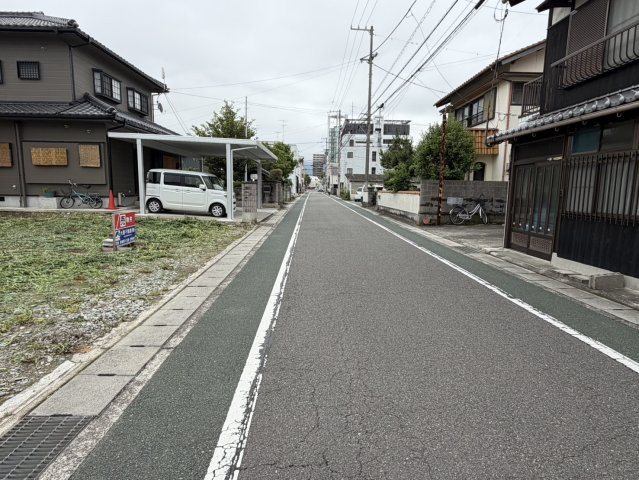 西条市明屋敷の売地の前面道路含む現地写真