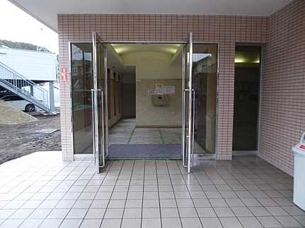 メープル勝木台のエントランス