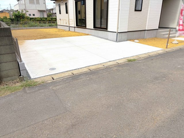 牛久市田宮町26期　新築戸建て　2号棟の駐車場|カースペースは2台お停めいただけます♪