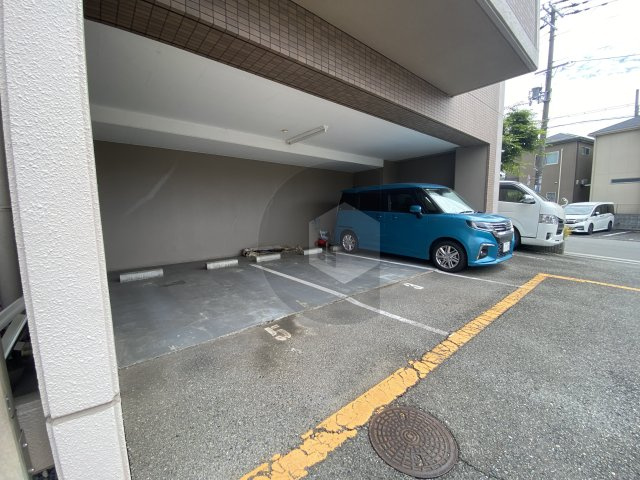 グランドール鴻池の駐車場