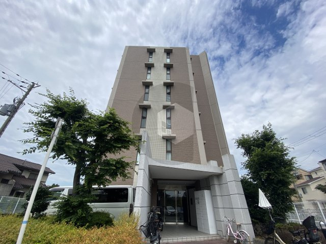 グランドール鴻池の外観