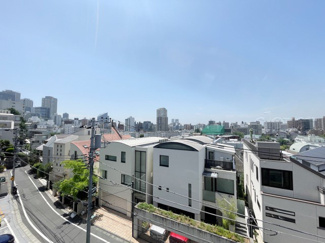 【展望】 | 眼前に広がる空の雄大さと、このお部屋の自慢の一つである「眺望」をご覧ください。毎日、この景色を独り占めできる新生活に夢が広がります。～即日のご見学可能～　お問合せはお気軽にどうぞ。