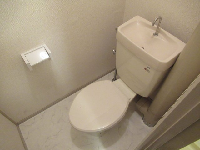 兵庫県公社　宝塚安倉（５）９号棟のトイレ|清潔感のあるトイレです