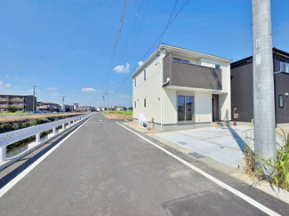 【前面道路含む現地写真】