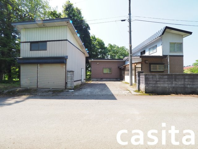 【外観】 | 大仙市大曲西根字杉矢崎 5DKの車庫付き中古戸建て住宅