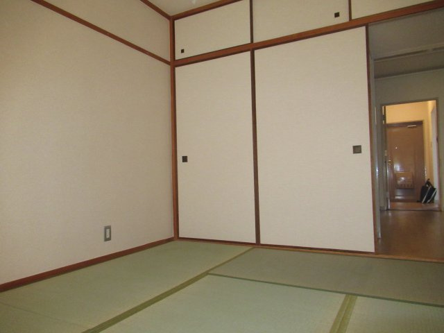 兵庫県公社　宝塚安倉（５）１３号棟の和室|きれいな和室です