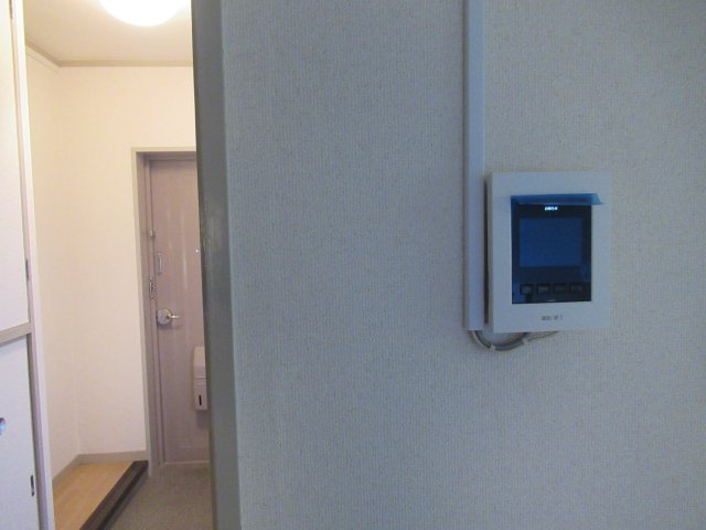 兵庫県公社　宝塚安倉（５）１３号棟のセキュリティ|モニター付きインターホンがあるので急な来客でも安心です