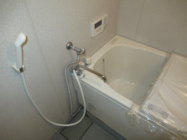 兵庫県公社　宝塚安倉（５）１３号棟の浴室|落ち着いた空間のお風呂です