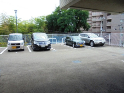 【駐車場】 | Y‘s Court千里山 | 駐車場★