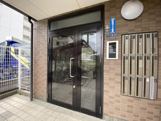 ハイウッズナガタのエントランス