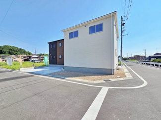 【前面道路含む現地写真】