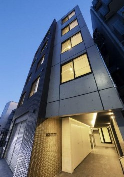【外観】 | TNレジデンス | 鉄筋コンクリート造のがっちりとした建物。
