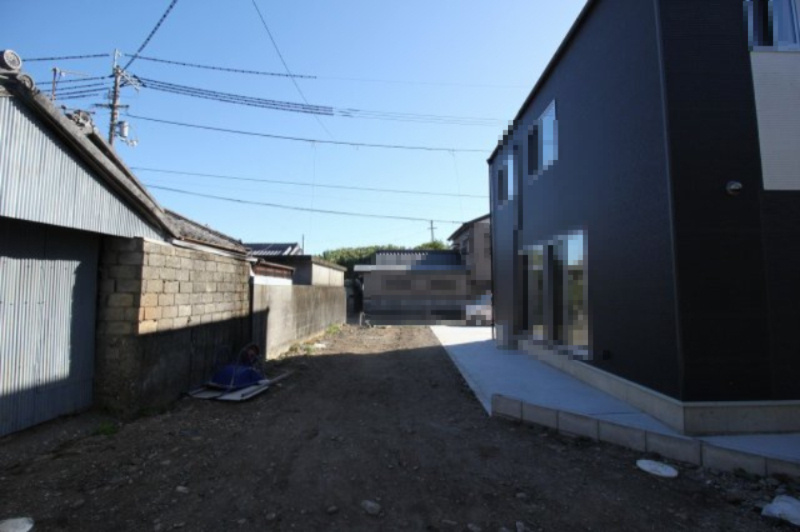 香美市土佐山田町宝町2丁目　Ｂ号棟　新築戸建の前面道路含む現地写真