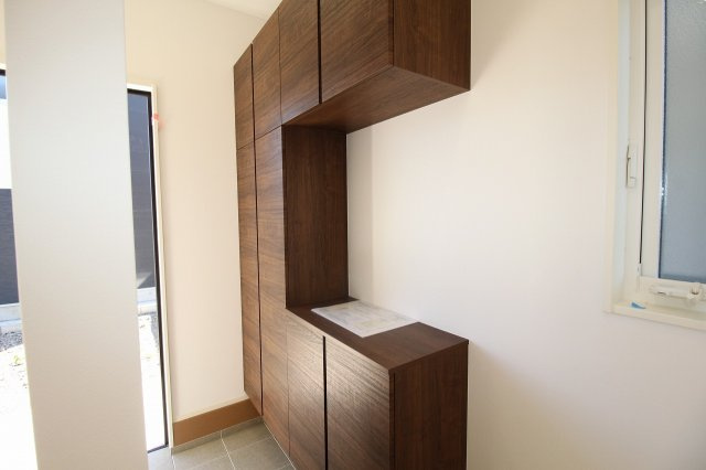 香美市土佐山田町宝町2丁目　Ｂ号棟　新築戸建の収納|玄関収納