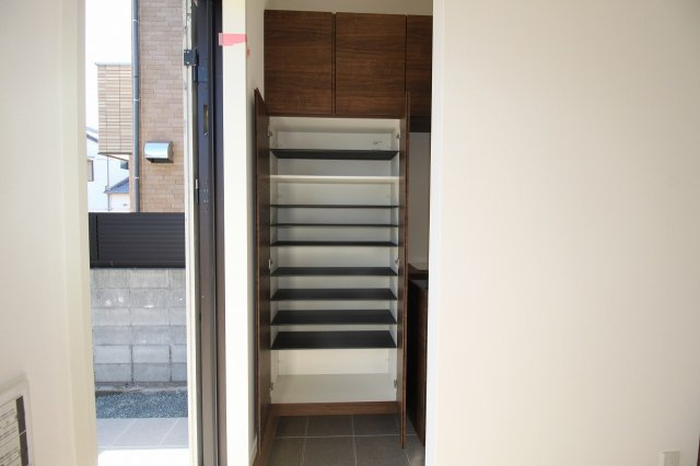 香美市土佐山田町宝町2丁目　Ｂ号棟　新築戸建の収納|玄関収納