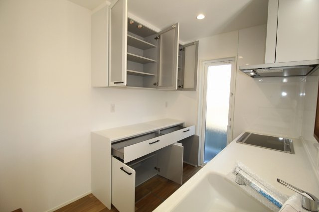 香美市土佐山田町宝町2丁目　Ｂ号棟　新築戸建の収納|カップボード