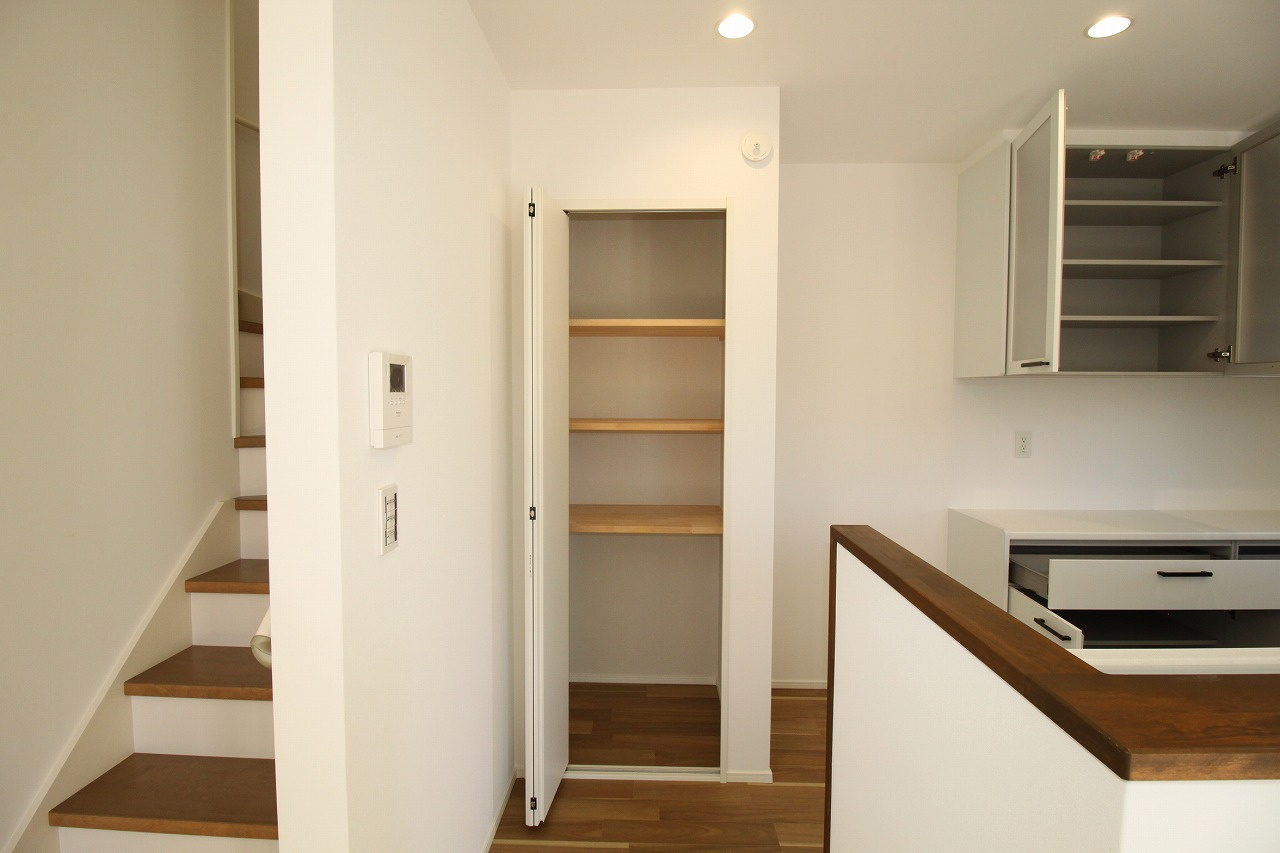 香美市土佐山田町宝町2丁目　Ｂ号棟　新築戸建の収納|パントリー