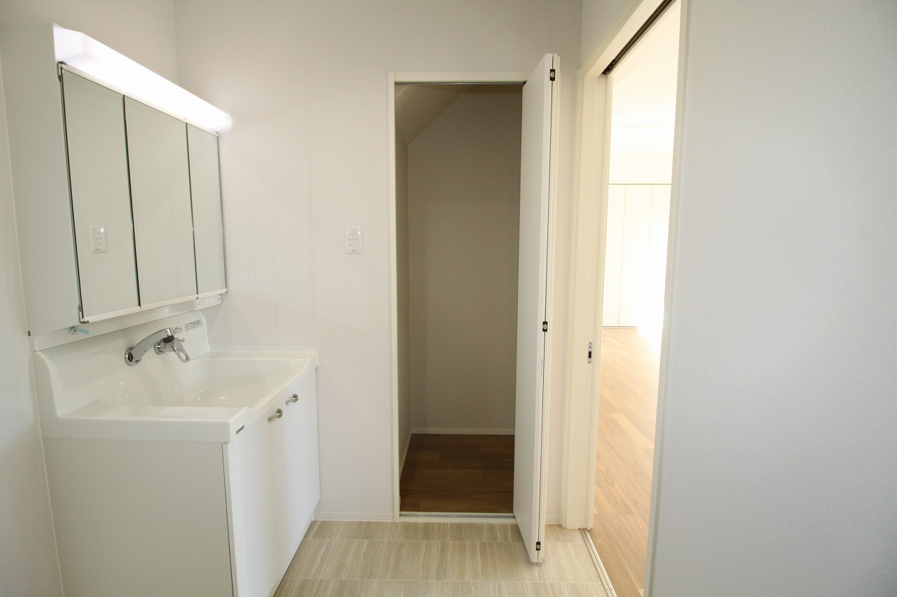 香美市土佐山田町宝町2丁目　Ｂ号棟　新築戸建の脱衣所|収納