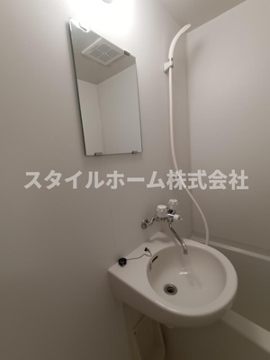 【洗面所】 | ガーデンコート平松AP | 同建物内別部屋の写真です。
