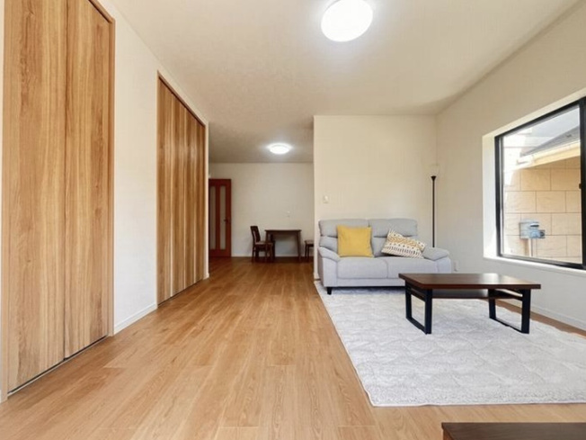 【居間・リビング】 | 【仲介手数料０円】伊勢原市串橋　中古一戸建て | 伊勢原市串橋　中古一戸建て