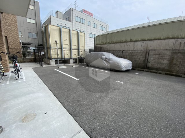 東大阪市長田西４丁目の賃貸マンションの駐車場