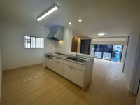 【キッチン】 | 福岡市早良区野芥６丁目　中古戸建☆仲介手数料無料☆ | 機能的に作られたシステムキッチンと余裕のあるスペースが料理意欲を掻き立てます。