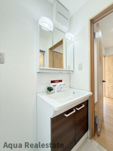 高松市国分寺町新名　リノベ住宅の独立洗面台