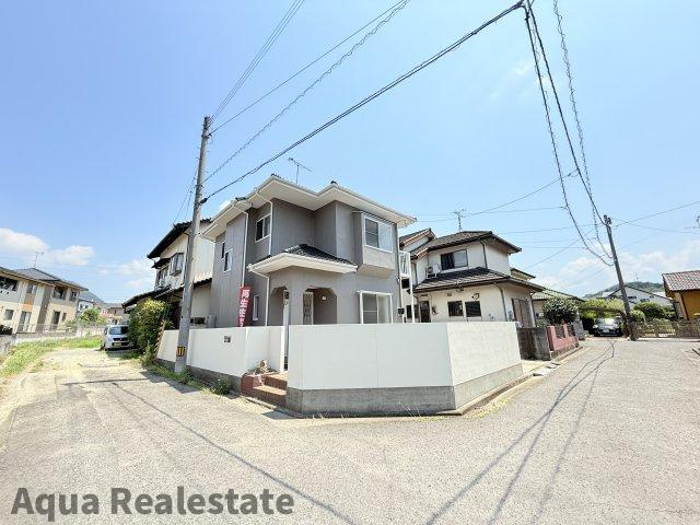 高松市国分寺町新名　リノベ住宅の前面道路含む現地写真