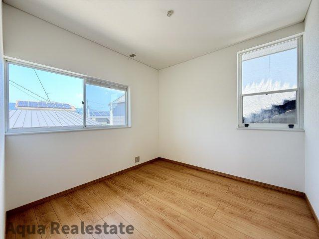 高松市国分寺町新名　リノベ住宅の洋室