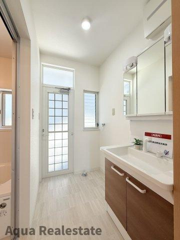 高松市国分寺町新名　リノベ住宅の独立洗面台