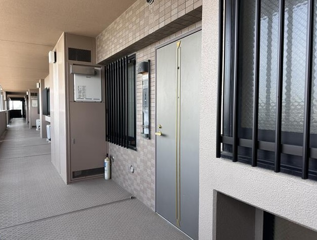 キャッスル峰壱番館の玄関